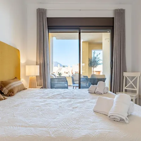 Διαμέρισμα Cosy In With Shared Pool
